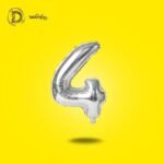 بالونات هيليوم رقم 4 بلون فضي لامع، مثالية لتزيين المناسبات الخاصة، بخامة ممتازة تعيش فترة طويلة وتحافظ على شكلها.