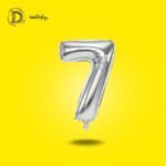 بالونات هيليوم رقم 7 بلون فضي لامع، مثالية لتزيين المناسبات الخاصة، بخامة ممتازة تعيش فترة طويلة وتحافظ على شكلها.